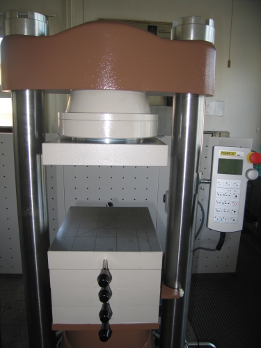 Hydraulický zkušební lis EDB 60 / 600 KN