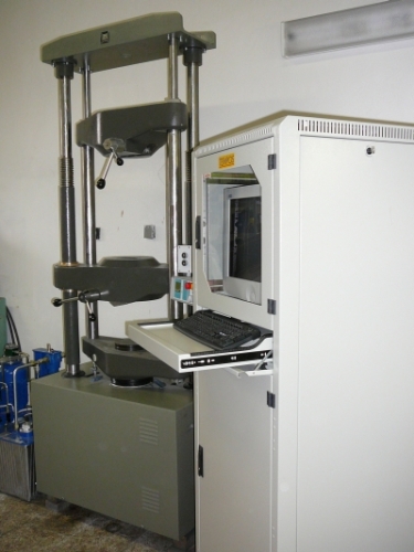 Hydraulický zkušební trhací stroj ZD/EU 20/40 – 200/400 kN